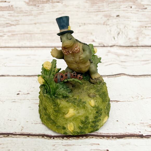 TURTLE COVE “Maestro” Vintage 1996 Music Figure - Plays Eine Kleine Knachusik - Picture 1 of 5